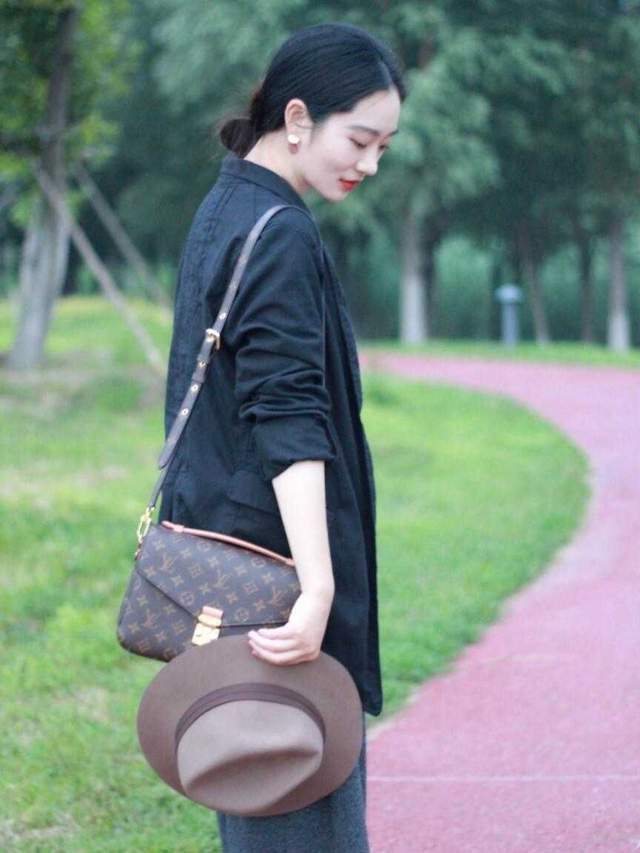 穿搭|这是我见过最洋气的通勤穿搭:风衣搭配牛仔裤,很实用又高级洋气