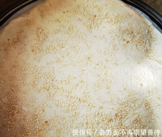 千层杂粮发面饼,外边金黄酥香,里面柔软分层