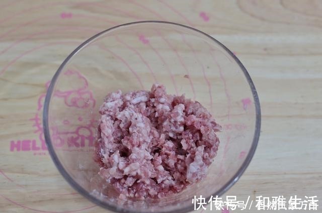 最近孩子迷上这小吃,三天两头闹要吃,外酥里香,上桌停不下筷