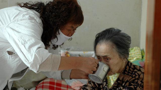 幸福指数|老人活到多少岁算长寿实话实说活到这个岁数,幸福指数比较高