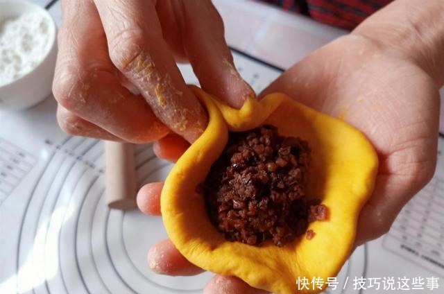 1块南瓜,1碗面粉,早餐学会这样做,我家一周吃三次都不烦!