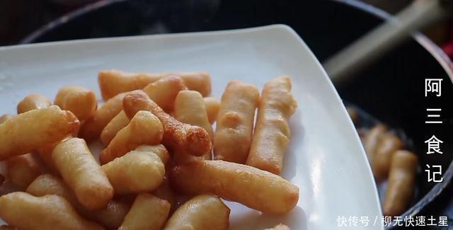 入适量|糯米粉这样做真是太香了,开水一烫,香甜酥脆,出锅全家抢着吃!