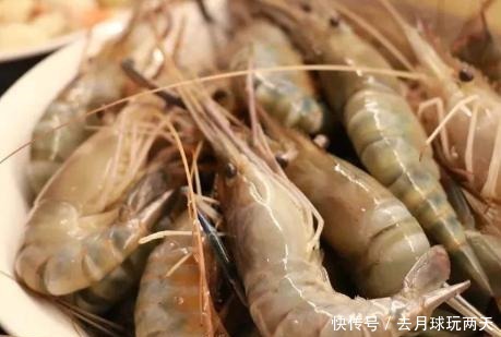  不腥|油焖大虾，别直接就下锅，多加1个步骤，虾肉鲜嫩不腥，更红亮