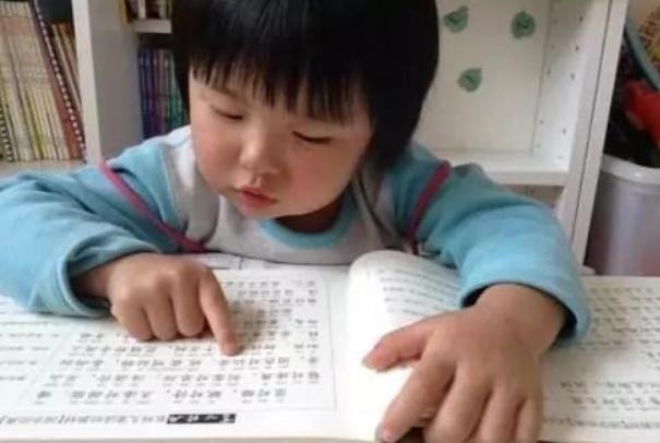 小宝|幼儿超前认字的危害,等孩子上二年级才真正爆发,能晚一年晚一年