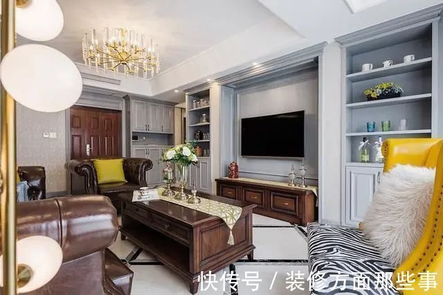 玄关|138平三居室没有玄关进门就是客厅,蓝灰色收纳柜,看起来很有质感