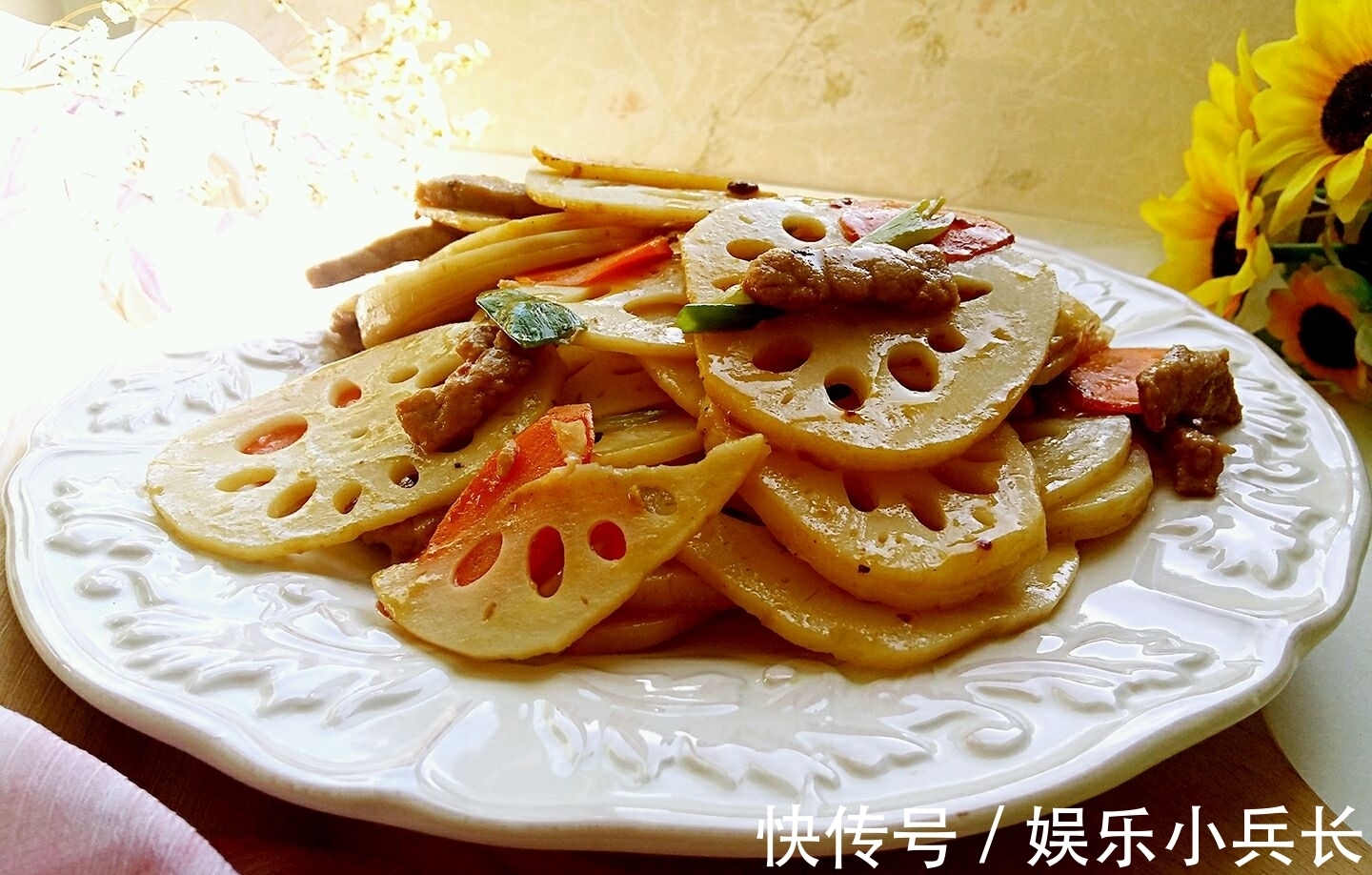 下饭|教你家常美味的腊肠炒藕片,解馋下饭又营养好吃,一大盘都不够吃