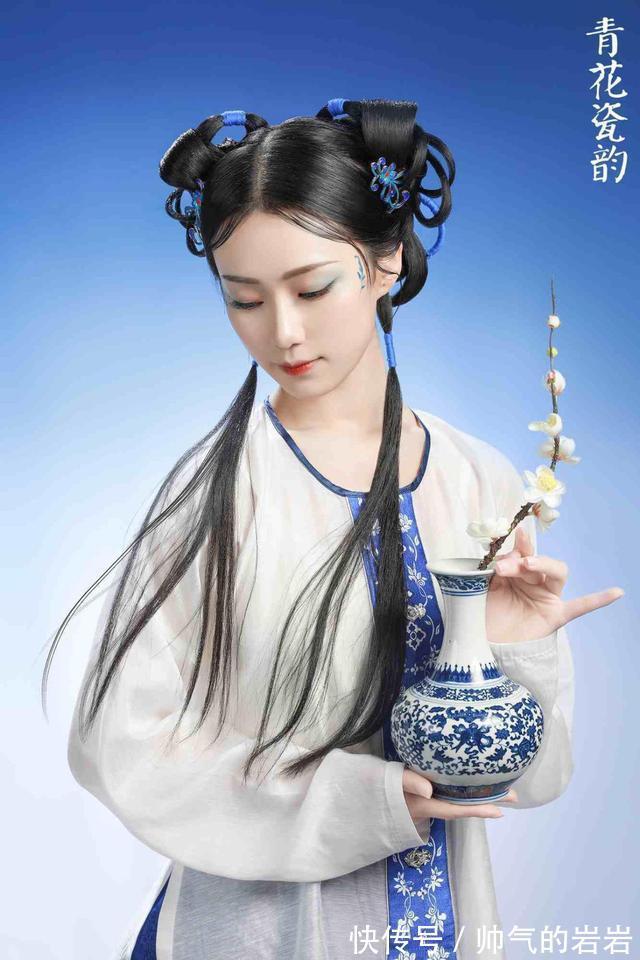 玄晖#原创诗八首·扁舟载得南风便,吹向西湖满地飞