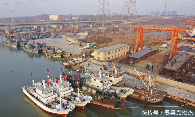 见过海洋牧场看护船建成后下水的场景吗？这才叫迷人的风景线