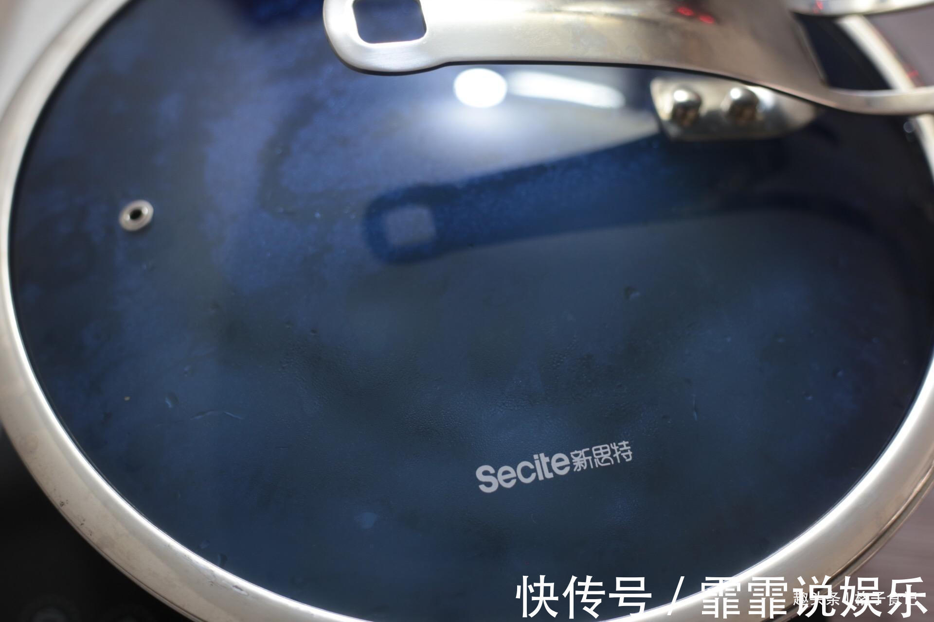 鸡翅最好吃的做法，不加一滴水，越煮越香，女儿一口气吃4个