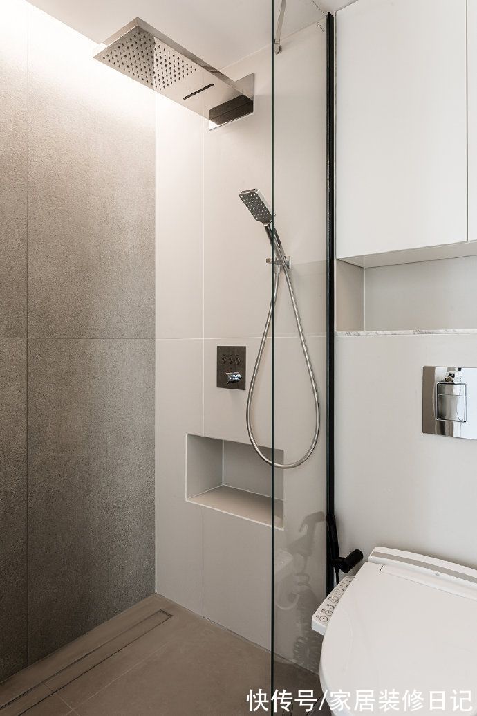 收纳|81㎡极简风的家，全屋白墙+平吊无主灯设计，干净纯粹透着高级感