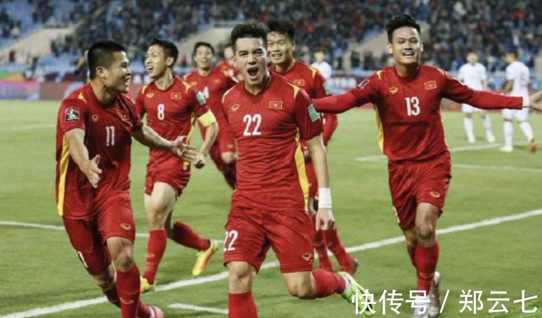 朴恒绪|国足成为顶级垫脚石:越南一战创造3大纪录,总理亲自下场祝贺!