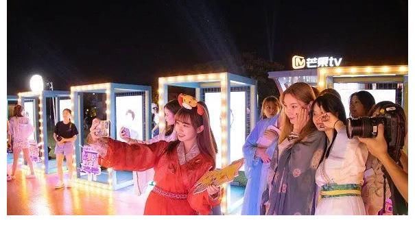 夏日|连续一个月的夏日陪伴,这档电视“青春企划”如何真正打动观众?