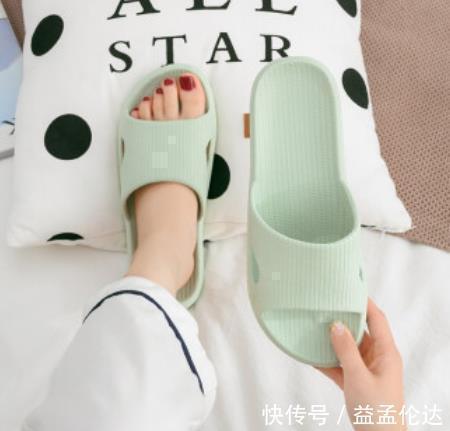 幸福感|建议大家,无论多穷都要给卫生间添3件神器,洗澡时能提升幸福感