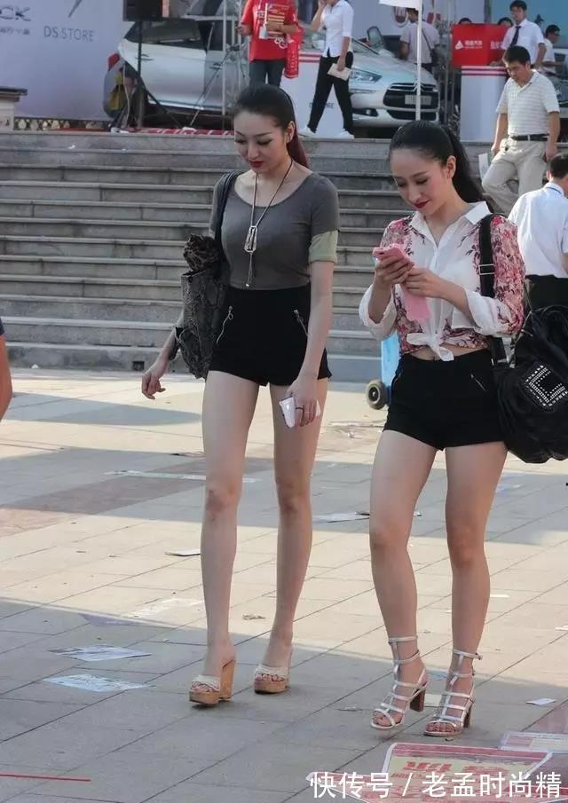 身材 街拍:火辣身材短裤美女真见识了所谓真正大长腿