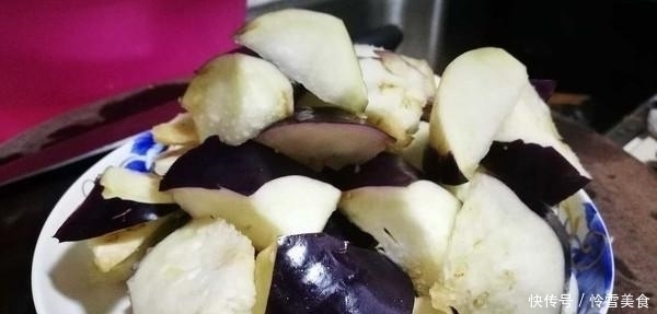 东北名菜烧茄子,学会这样做,茄子入味又好吃,还不油腻