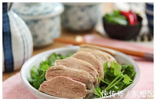 鸭子|盐水鸭肉质细嫩咸香下酒最佳菜式!避腥臊味道要切走那个部分?