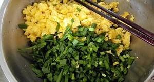 筋道|韭菜鸡蛋不要再吃韭菜盒子了,试试这样做,不蒸不煮,酥脆又筋道