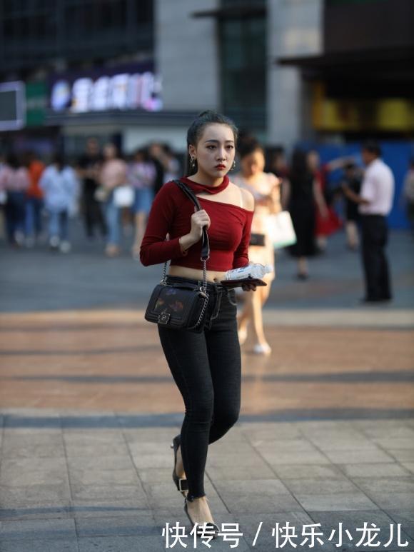 简约|微胖型身材的女生,偏爱牛仔裤搭配,简约修身又耐看