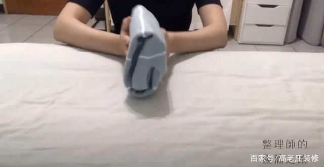 衣柜|折好衣服，是收纳第一步!小姐姐手把手靠这招，教你衣柜再放50件