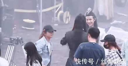 |肖战新戏与演员交流遇瓶颈,幽默被吐槽脱节,笑点只有王一博懂