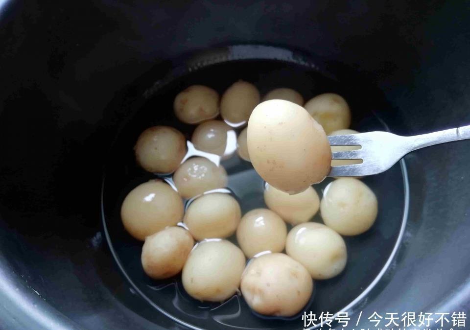 手软|碰到这菜我从不手软，一次买几斤，不去皮不切块，上锅一煎，真香