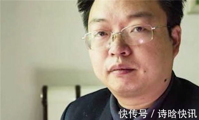 将进酒$他当年以状元身份入清华,被人们称为天才少年,后却在小区当保安