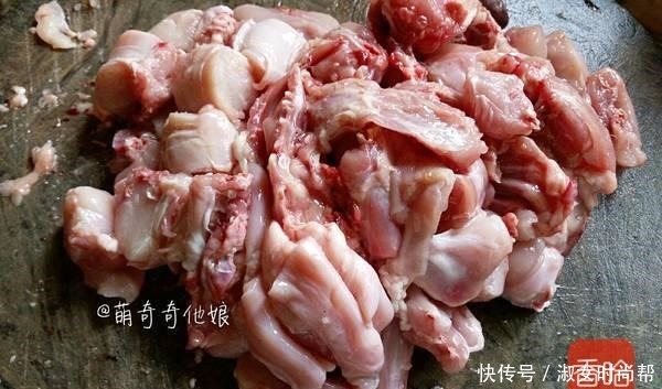 这肉口感似牛蛙,价格不到20一斤,买回来这样炒真巴适