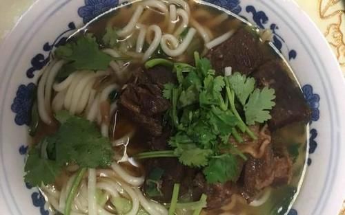 过年炖肉，要想肉质鲜嫩入味，一定要加这两种调料，越炖越香