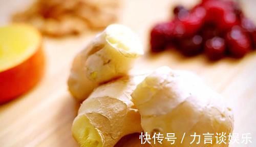 祛除|很多人不知道,洗头时加点它,保证你头发黑又亮,还能祛除头皮屑