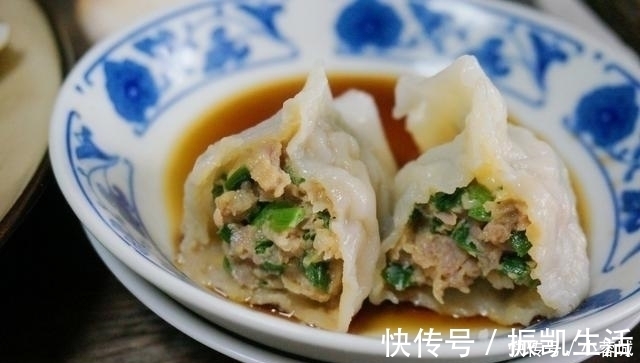 这个馅的饺子百吃不厌,我家每周都包一次,馅香味美,真好吃