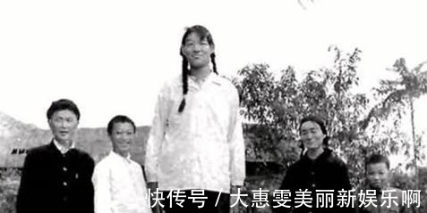 女巨人|中国第一女巨人:14岁身高超姚明,18岁猝死,遗体至今保存未火化