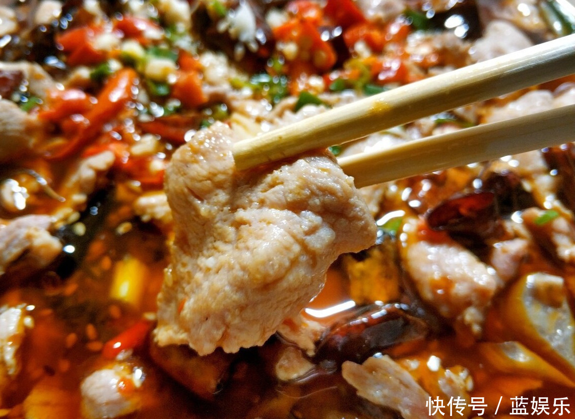 做水煮肉片,大厨教你方法,肉片滑嫩入味,香辣爽口,太下饭了