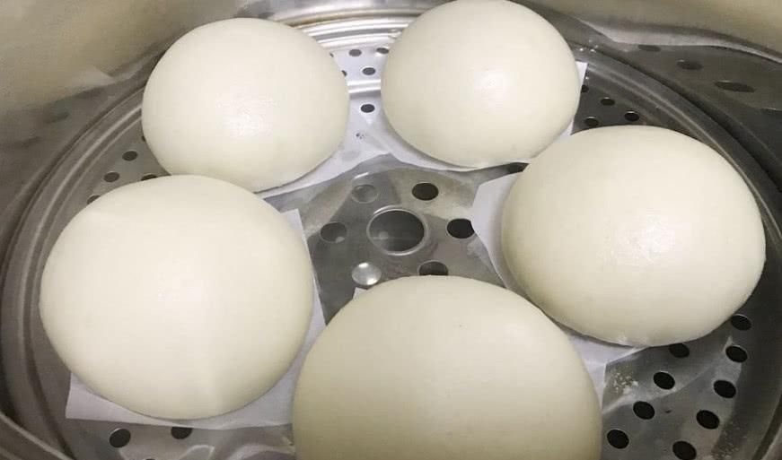 在家蒸馒头别光放酵母了,多加一滴“它”,蒸出来的馒头又香又白