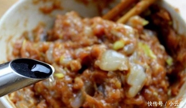 饺子|拌饺子馅，很多人不懂先放盐还是先放油，难怪饺子不好吃！