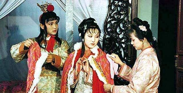 贾政!贾宝玉只是“乳名”,他的大名是什么?暗示黛玉无缘、宝钗成婚