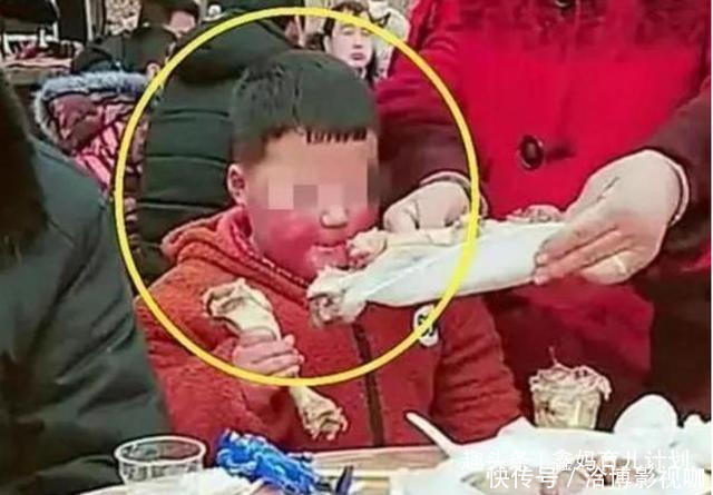 孩子|孩子吃饭时有3种表现,长大后大多没出息,每一种都令人反感