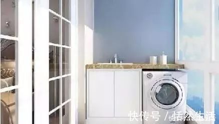 排水|装修把洗衣机放在阳台上,一定要工人装这东西,太实用了