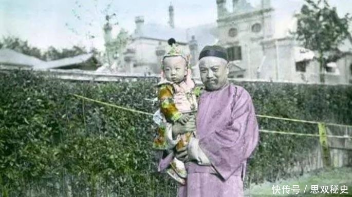 晚清|晚清老照片：满族新娘踏进富贵门，大官家里摆着老虎皮！