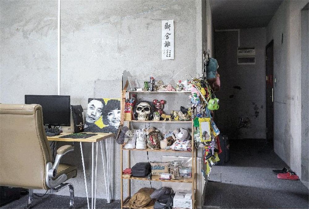 收纳|90后小伙买下毛坯房,不装修直接住,网友:确实是牛啊