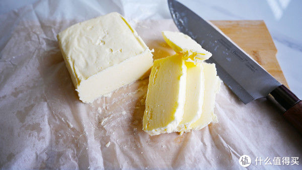 纯手工自制黄油，做法简单详细易操作，做蛋糕、饼干、面包想用就用