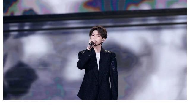 晚會(huì)|王源參加2021央視中秋晚會(huì)，獨(dú)唱眾人好評(píng)，全場(chǎng)最高熱度意料之中