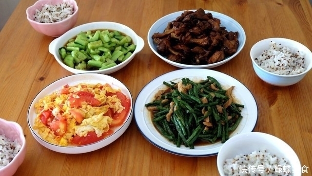 晒晒今天的午饭,30元做4道家常菜,清淡可口,比大鱼大肉受欢迎