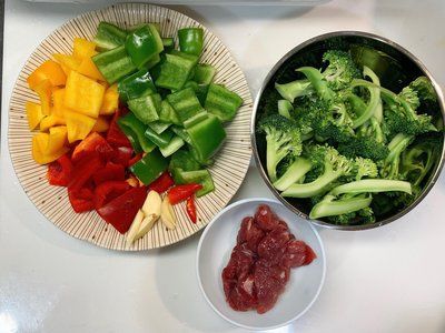 芹菜清爽，豆皮外酥内软，整道料理非常清爽好吃！