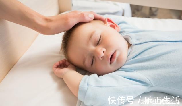 颈部|孩子总是歪着头睡觉,这个原因,可不能忽视