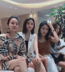 |搞笑趣图:女神和女汉子坐姿的区别