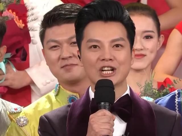 历届央视春晚主持高光时刻：倪萍业务能力过硬，撒贝宁临场反应强