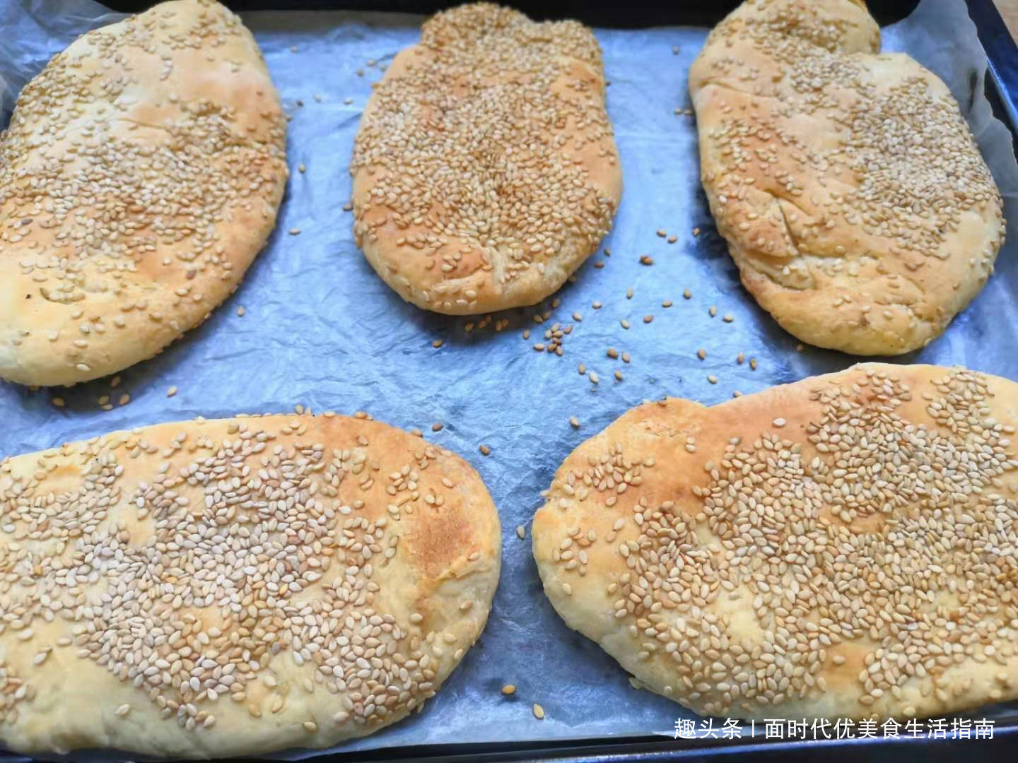 夏天孩子最馋这个饼，外酥里嫩，2块钱做一锅，放三天也不硬！