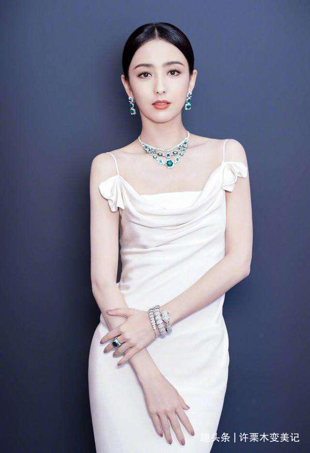 手镯 女人适合戴“手镯”还是“手表”三个理由告诉你,戴错很尴尬