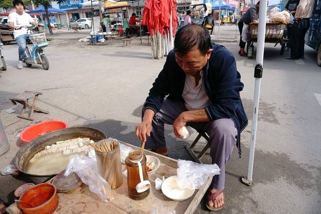  品尝|大集上这美味城里人明知不干净，却跑50里路来品尝，每天卖300块