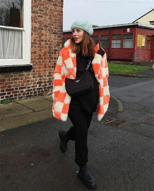 “奶奶大衣”火了！比羽绒服保暖，比呢子大衣高级，今冬必入